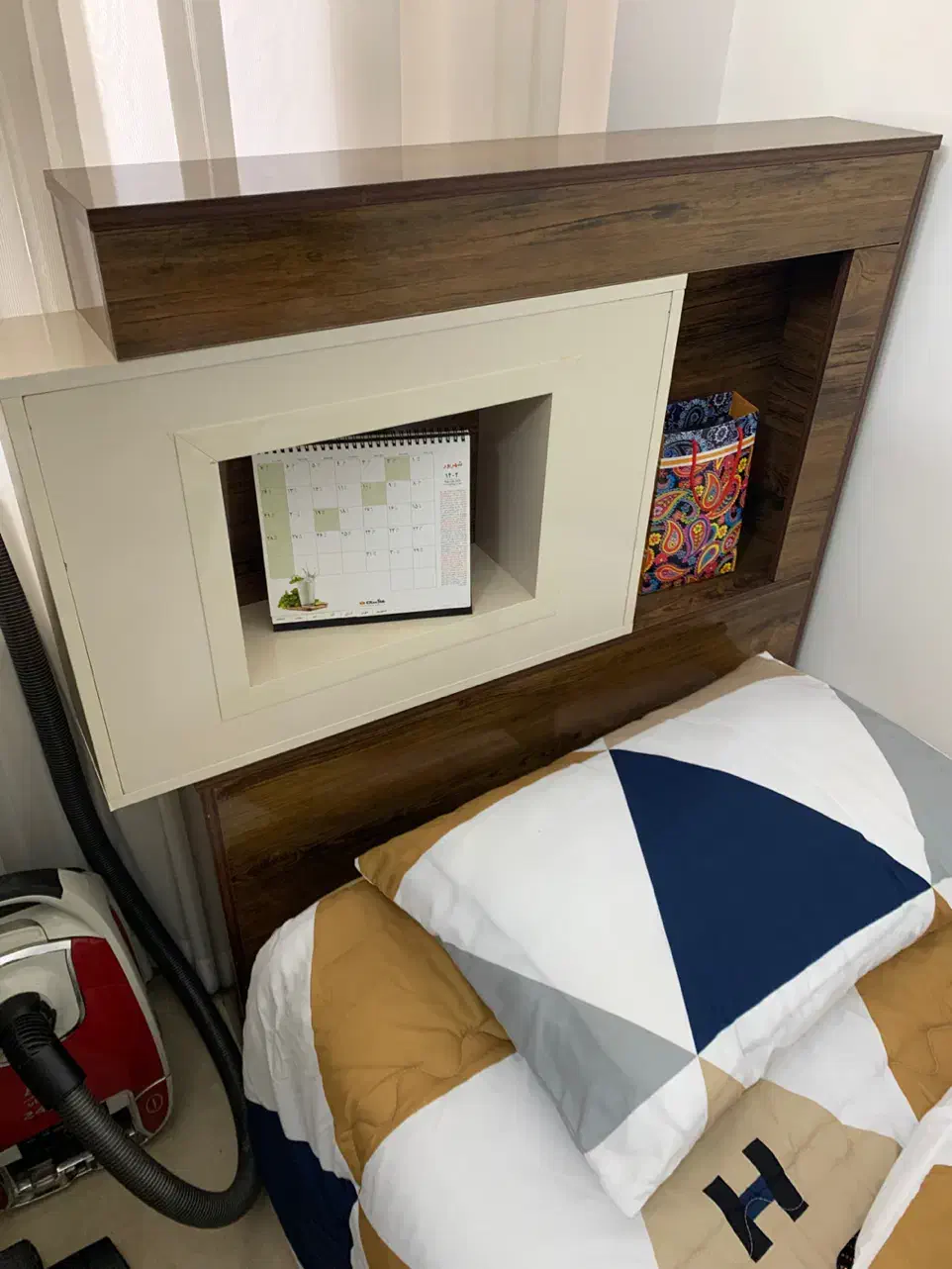 تخت یک نفره نو به همراه تشک نو و کنار تختی|تخت و سرویس خواب|آمل, |دیوار