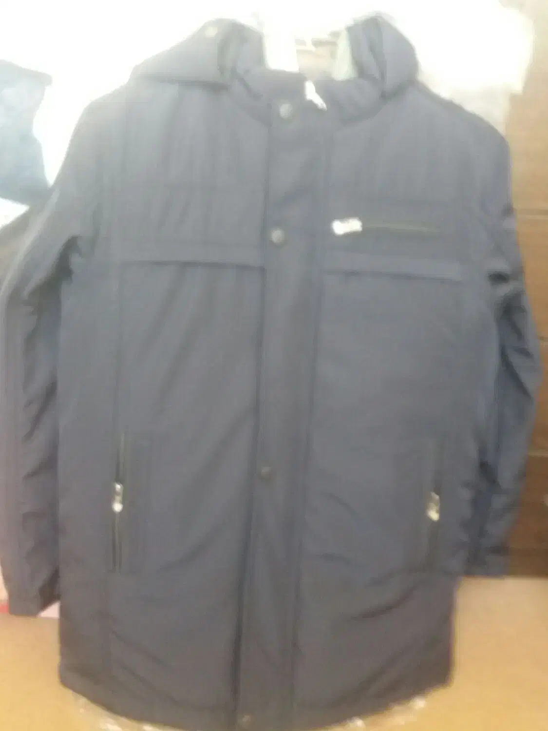 یک کاپشن نو تن نخودره|لباس|شازند, |دیوار