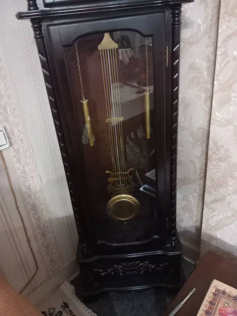 ساعت ایستاده|ساعت دیواری و تزئینی|قدس, شهر‌قدس|دیوار