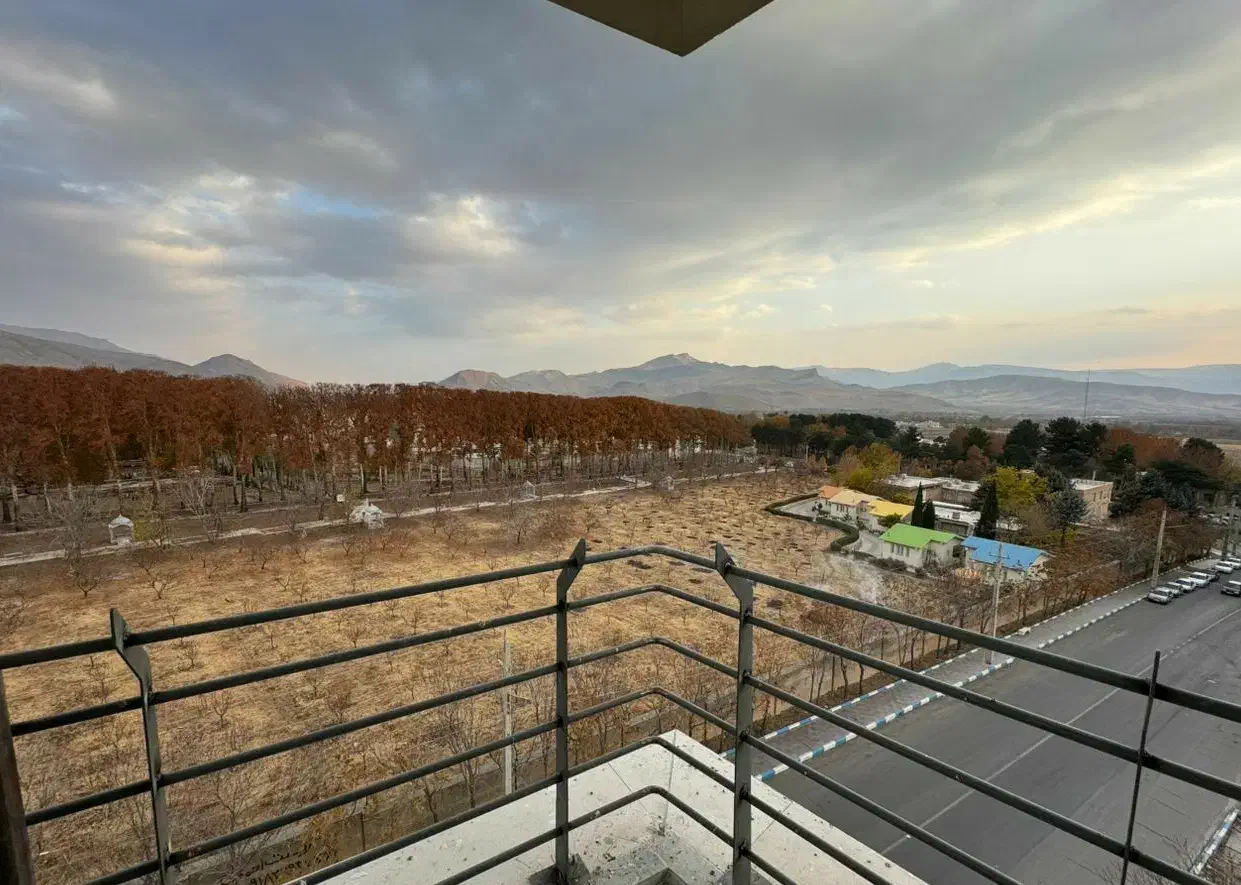 فروش ۲۱۰ متر مسکونی بر خیابان چهار باغ صحنه|فروش آپارتمان|صحنه, |دیوار