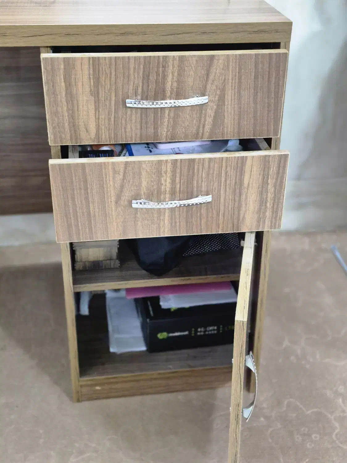 میز تحریر ، اداری نو و سالم|میز تحریر و کامپیوتر|یزد, |دیوار