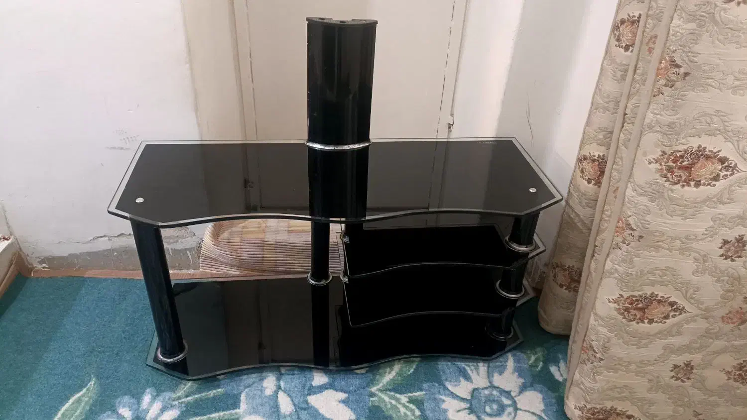 میز تلویزیون شیشه ای سالم|میز تلویزیون|سنندج, |دیوار