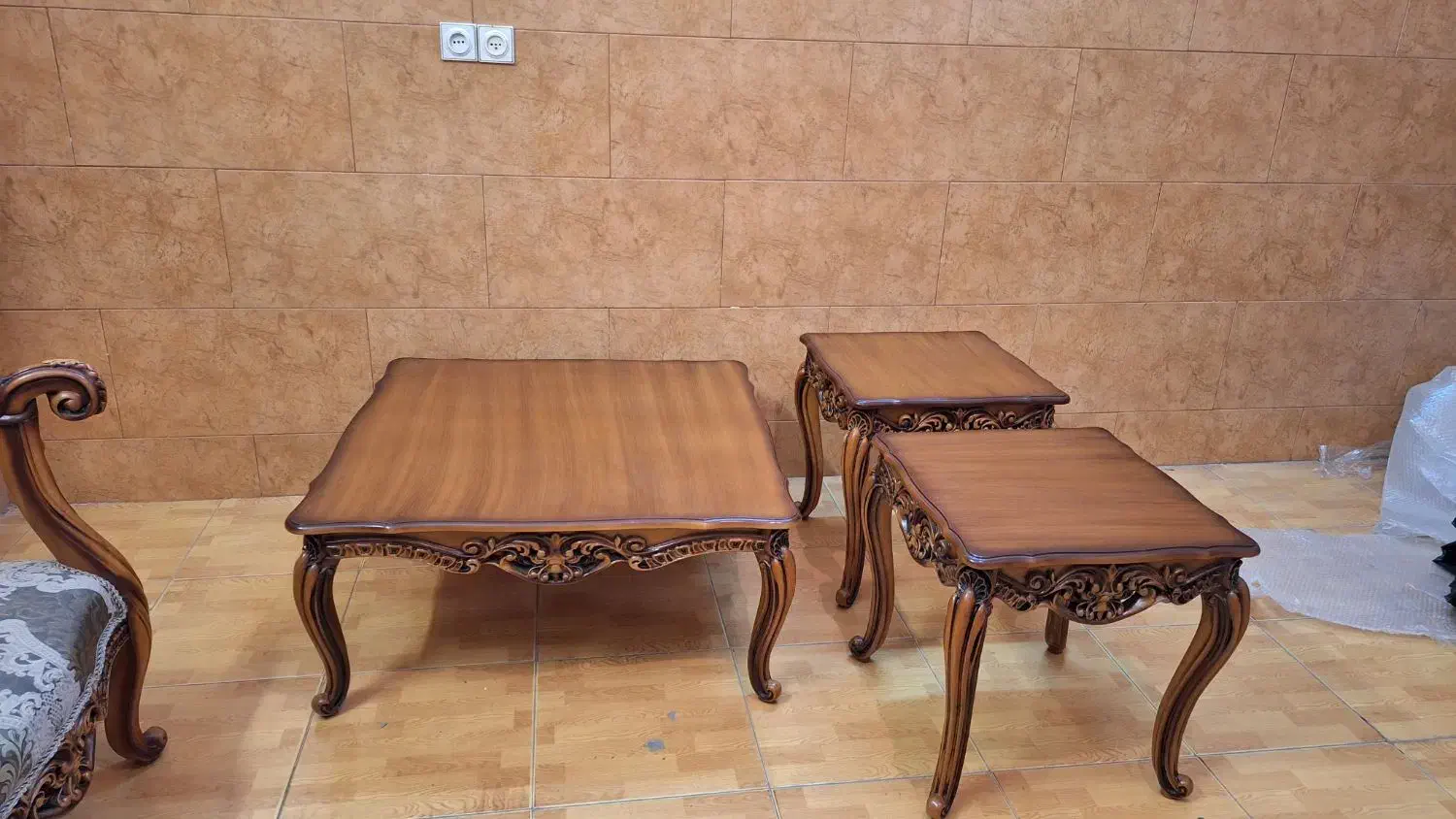 مبلمان نیم ست سلطنتی نونو|مبلمان خانگی و میز عسلی|کرج, پیشاهنگی|دیوار