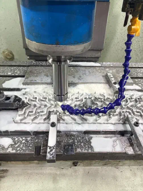 ماشین کاری و خدمات فرز CNC|خدمات پیشه و مهارت|تهران, خاک سفید|دیوار