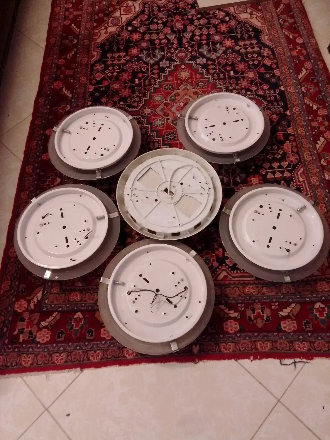 چراغ|لامپ و چراغ|هشتگرد, فاز ۳ مهستان|دیوار