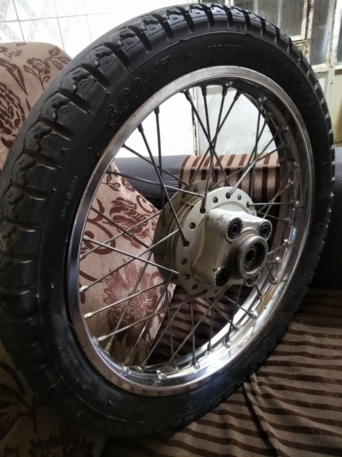 چرخ عقب و کاربراتور وچراغ خطر عقب وکوییل|قطعات یدکی و لوازم جانبی|کرمانشاه, |دیوار