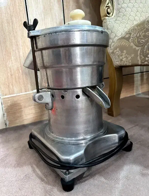 اب هویج گیر|آبمیوه‌گیر و آب‌مرکبات‌گیر|اهواز, کمپلو جنوبی|دیوار