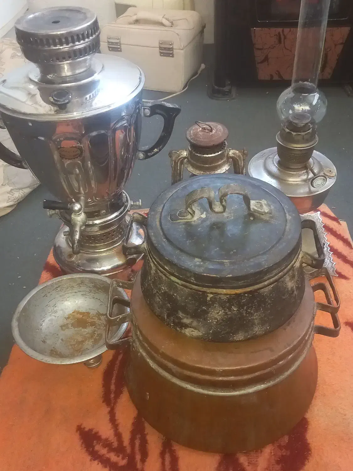 چراغ گرسوزومس وسماوروچراغ دستی سالم|کلکسیون اشیاء عتیقه|سبزوار, شرق کال میانی|دیوار