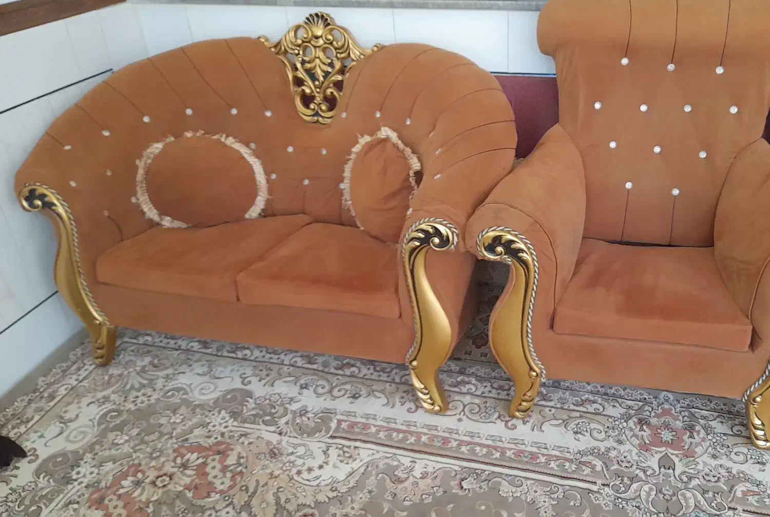 مبل ۷نفره راحتی سلطنتی|مبلمان خانگی و میز عسلی|اصفهان, قهجاورستان|دیوار