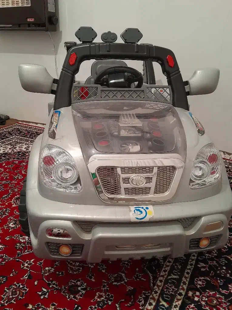 یک عدد ماشین شارژی  دو متوره شاسی بلند|اسباب‌‌بازی|کرمانشاه, |دیوار