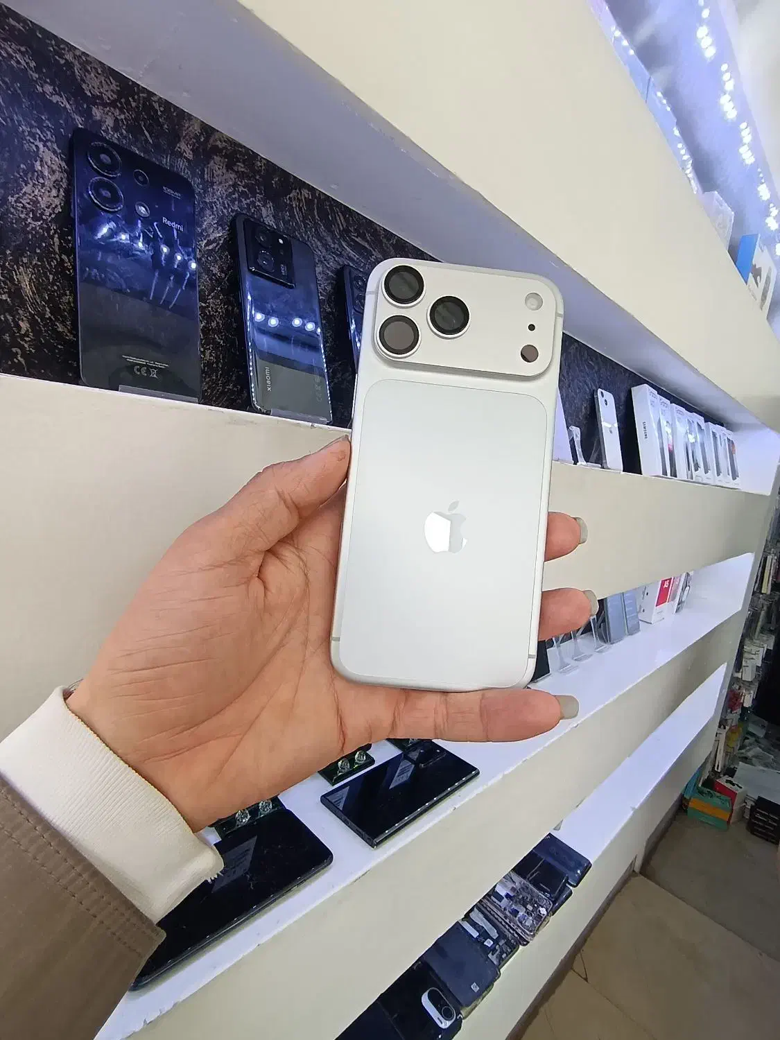 ایفون17پرومکس|موبایل|نیشابور, محله میدان باغات|دیوار