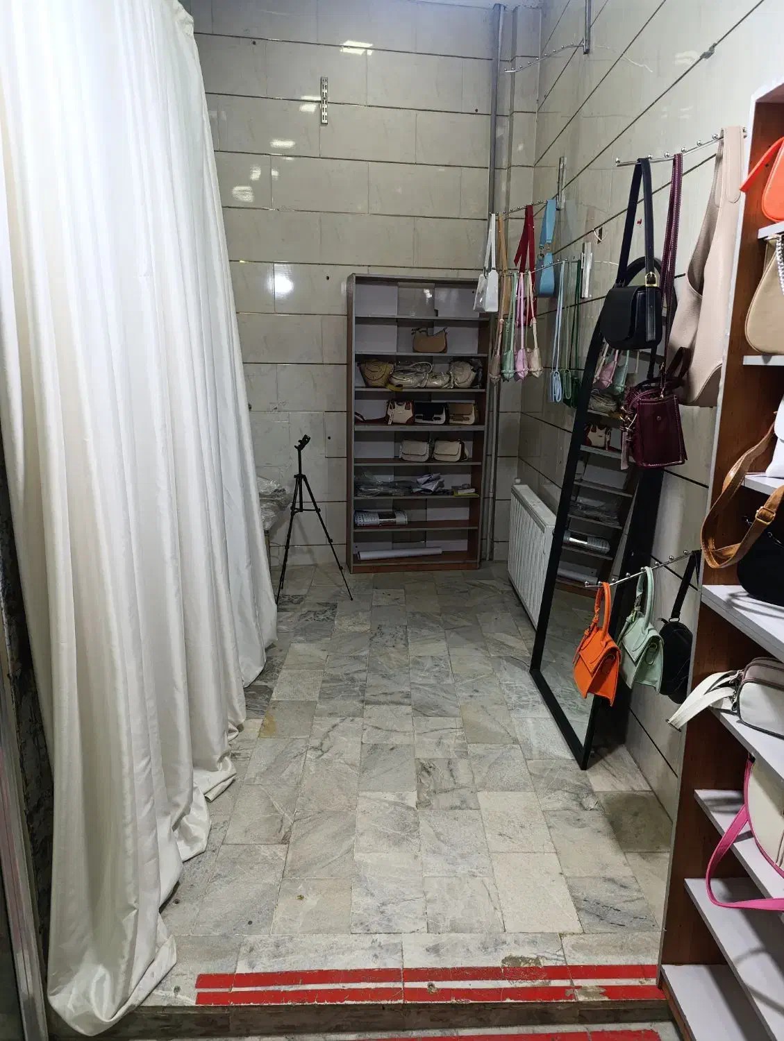 اجاره مغازه|اجارهٔ مغازه و غرفه|میانه, |دیوار