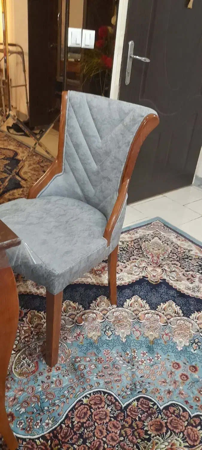 میز نهار خوری در حد|میز و صندلی غذاخوری|فردیس, نگارستان|دیوار