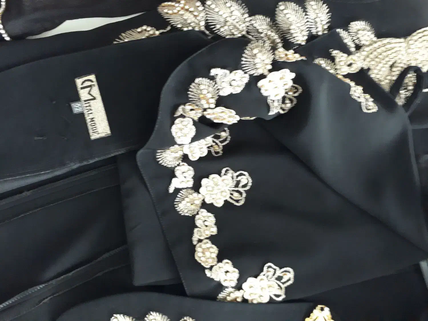 کت ودامن|لباس|رودهن, |دیوار