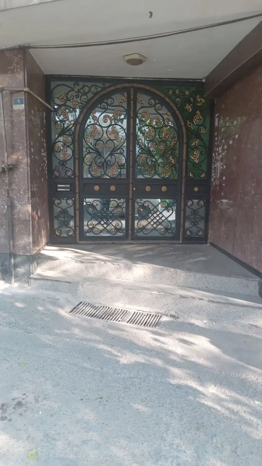 مستغلات با ۳۰۰ متر بنا بالای نیایش