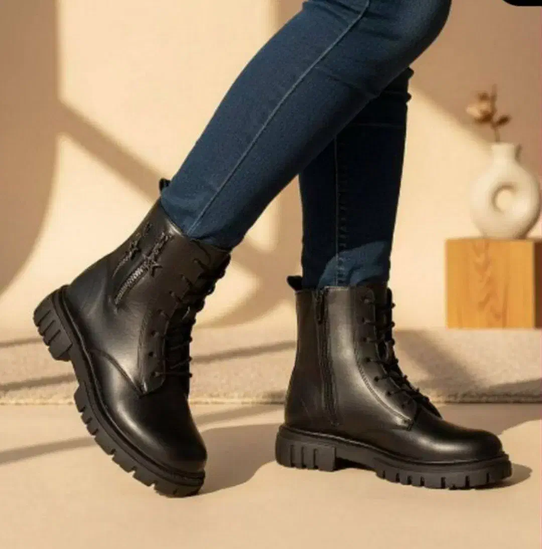 پوتین|کیف، کفش، کمربند|اشتهارد, |دیوار