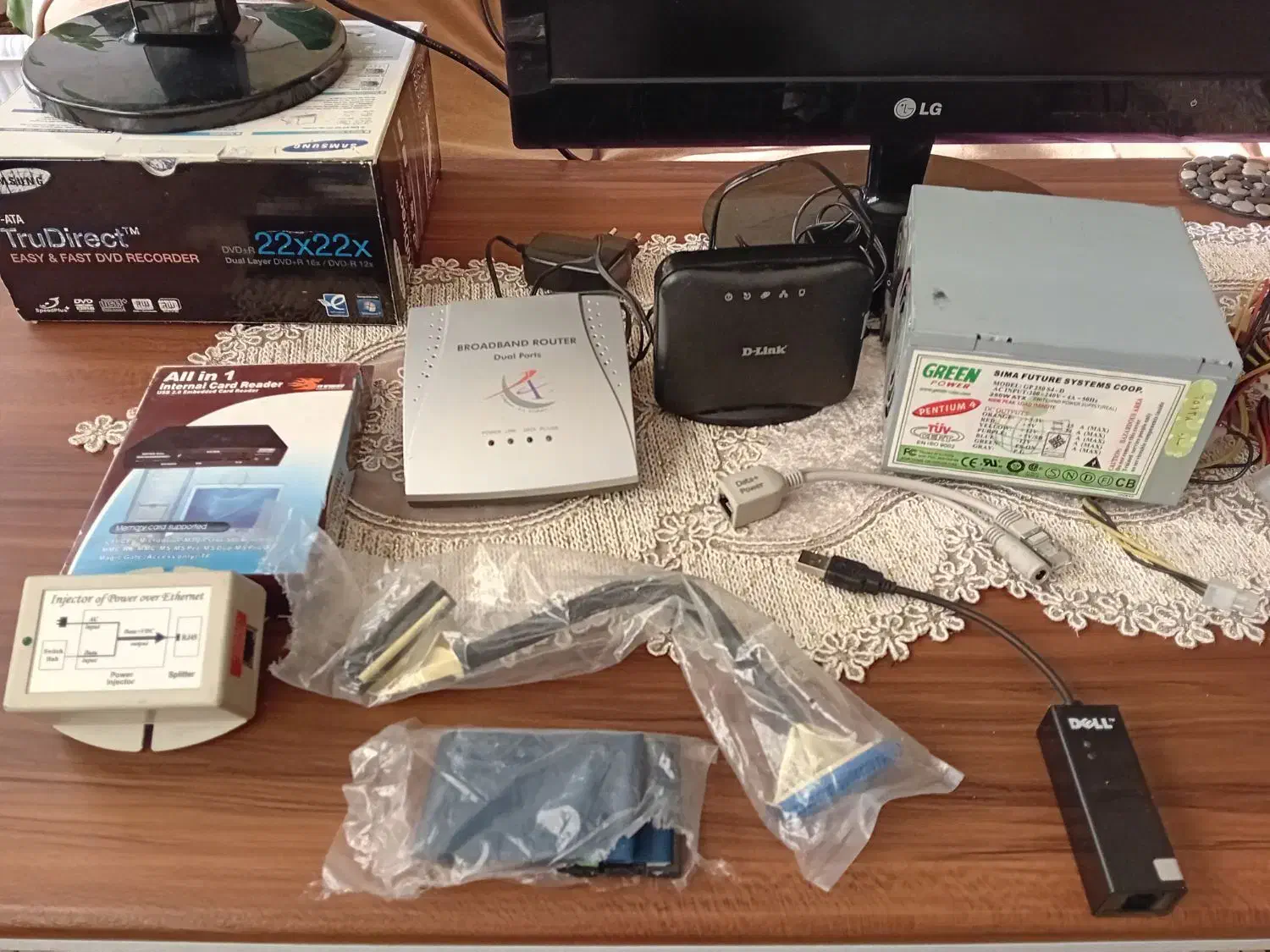 مانیتوررLED 20LGومودم وپاورDVDرایتر لوازم کامپیوتر|قطعات و لوازم جانبی رایانه|ابهر, |دیوار