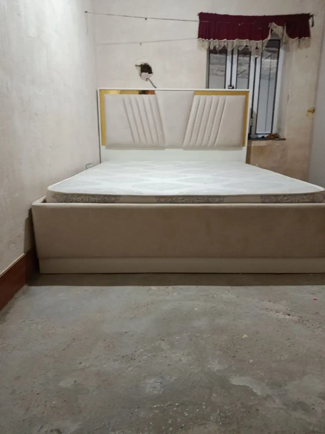 سرویس خواب دونفره با تشکطبی|تخت و سرویس خواب|کلاله, |دیوار