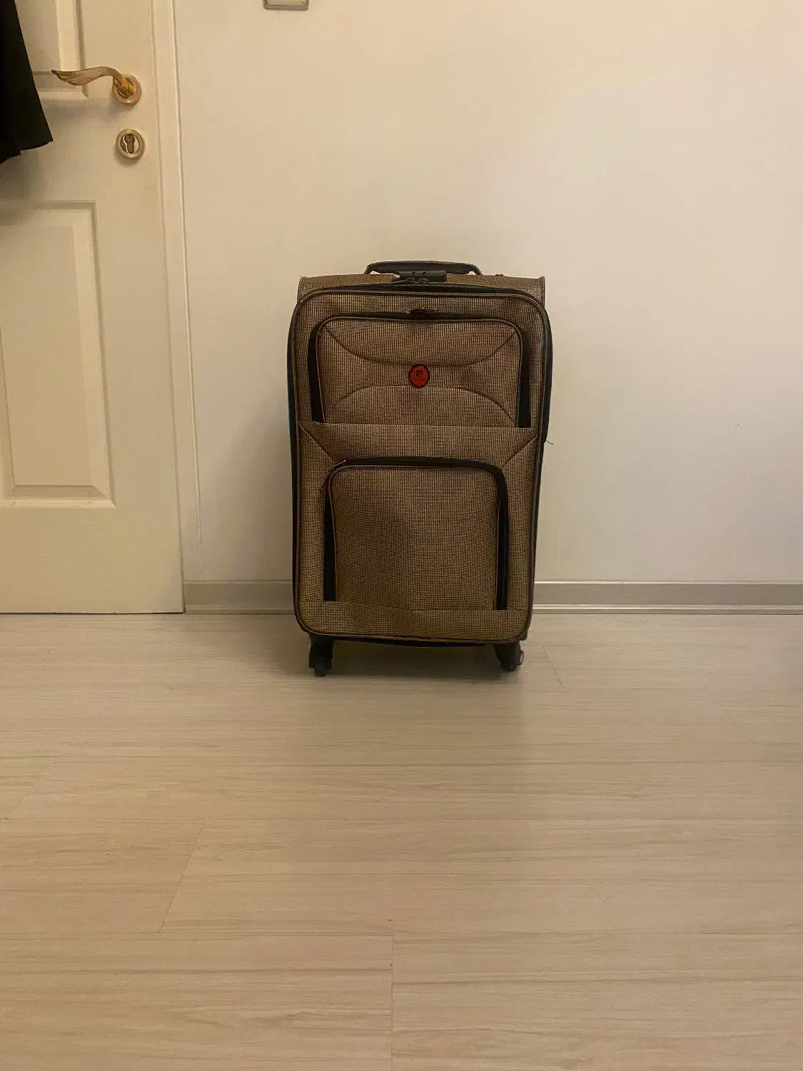 چمدان مسافرتی سایز بررگ|کیف، کفش، کمربند|شیراز, خلیلی|دیوار