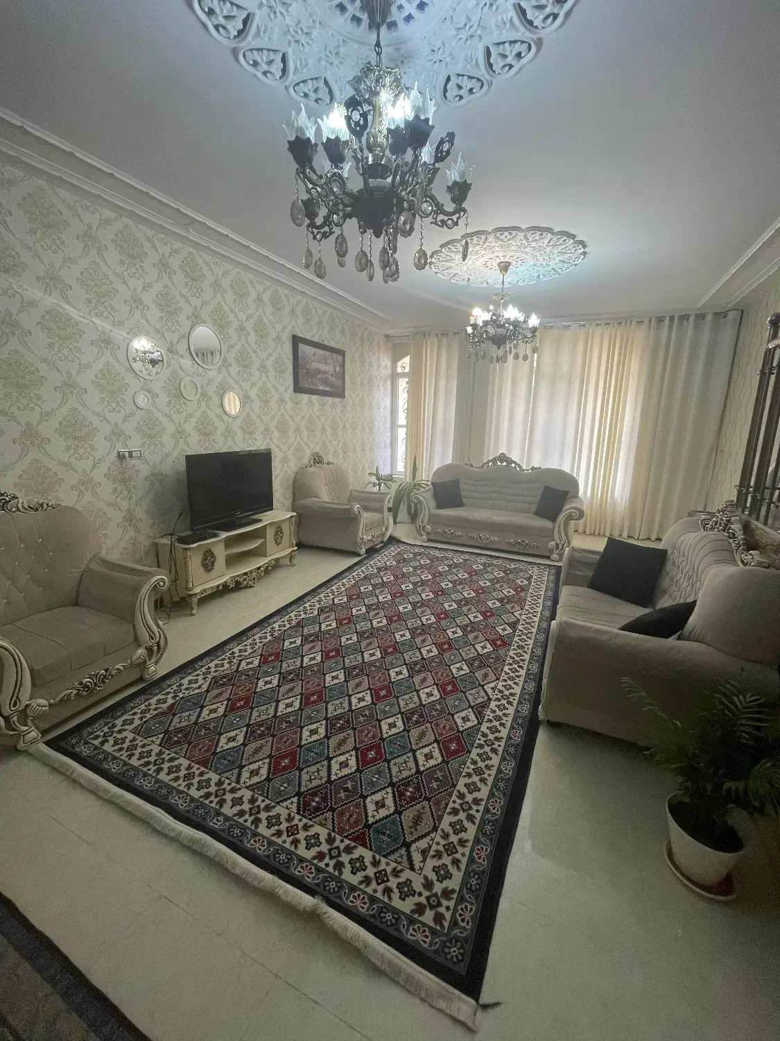 اجاره مبله لوکس روزانه سراج سفیر پاییز پاسارگاد|اجارهٔ کوتاهمدت آپارتمان و سوئیت|شیراز, شهرک سراج|دیوار