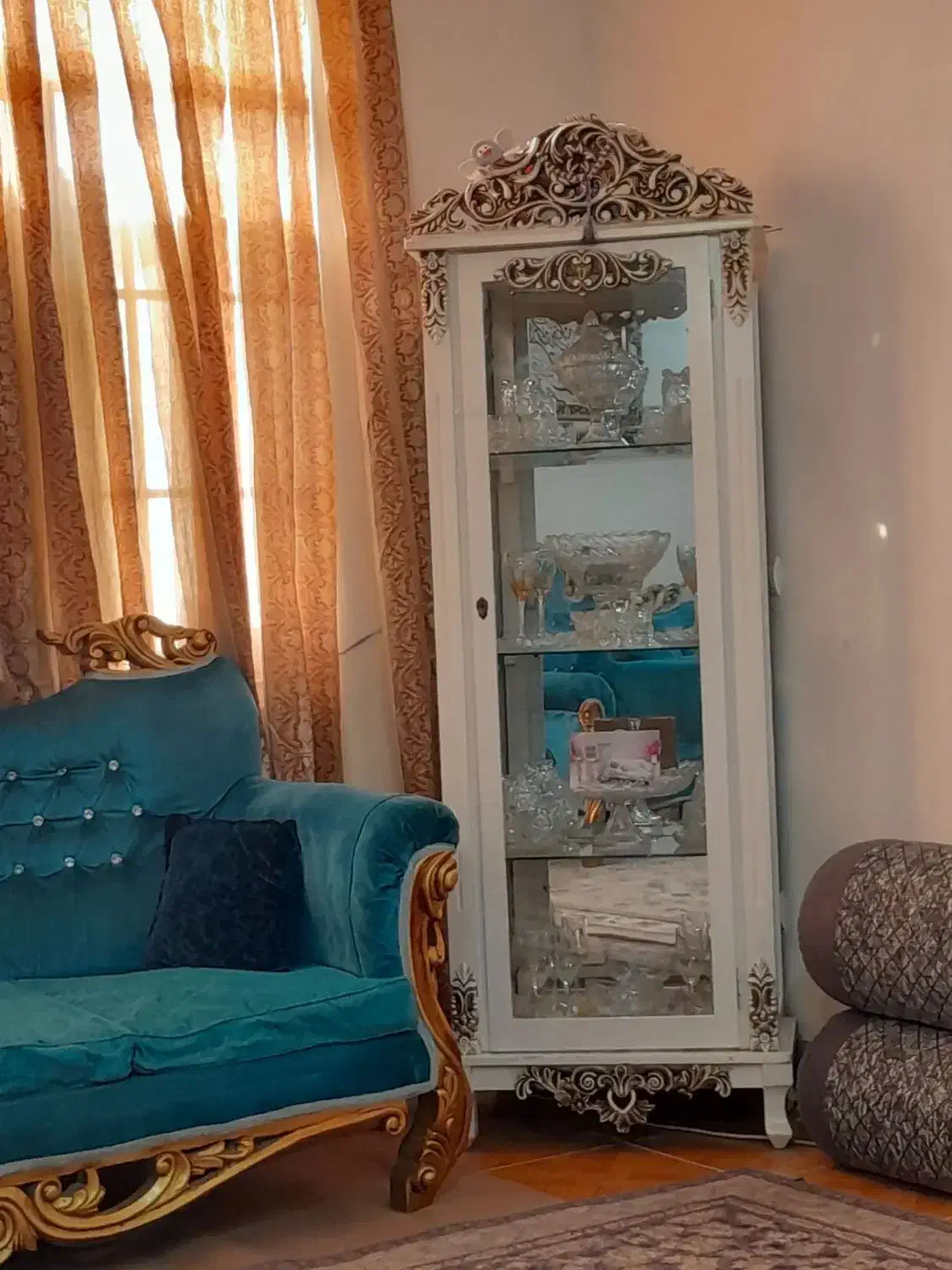 ساعت ایستاده و ویترین  سفید|بوفه، ویترین، کنسول|کاشان, سلطان امیر احمد|دیوار