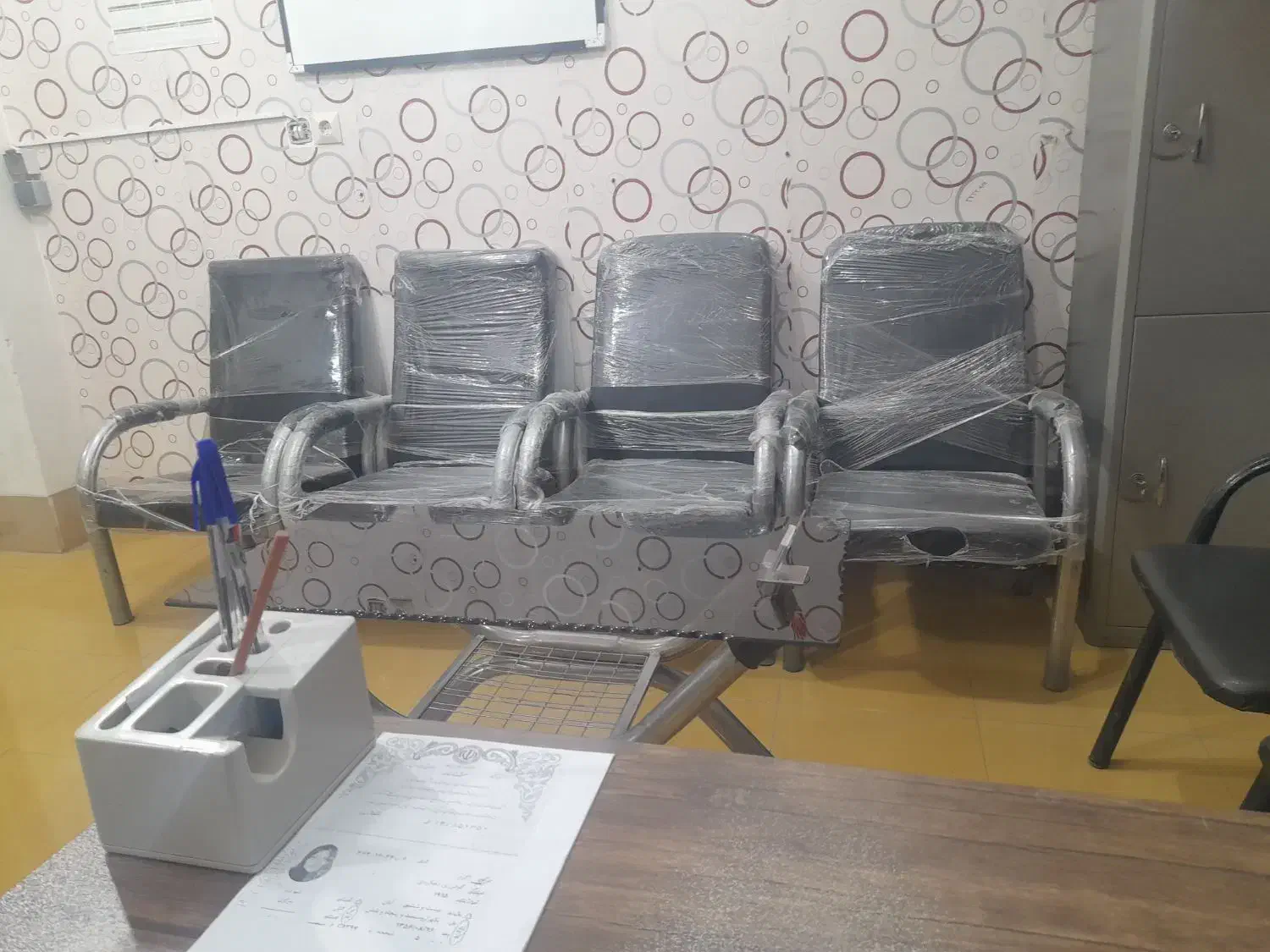 میز صندلی|مبلمان اداری|شهرکرد, |دیوار