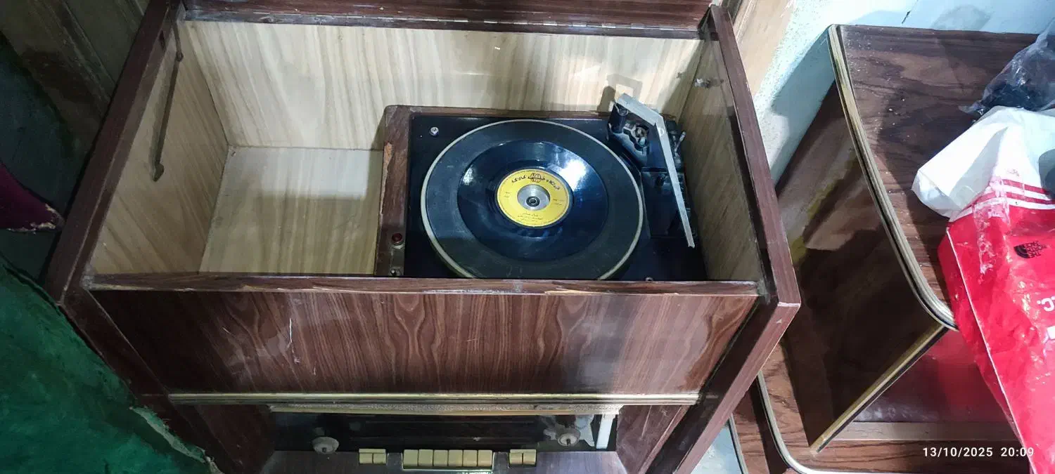 رادیو گرام عتیقه وموزه ای کمیاب|کلکسیون اشیاء عتیقه|اصفهان, علی قلی آقا|دیوار