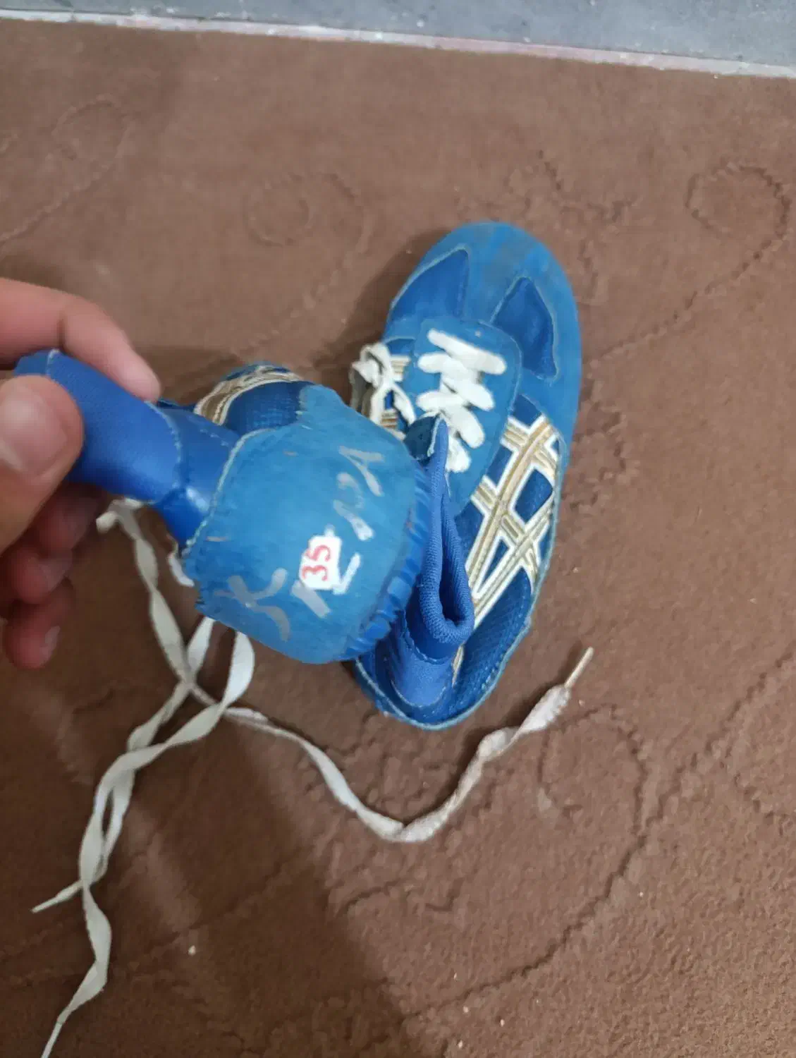 ۲ جفت کفش فوتبال و کشتی|کیف، کفش، کمربند|شیراز, شهرک نیروی انتظامی|دیوار