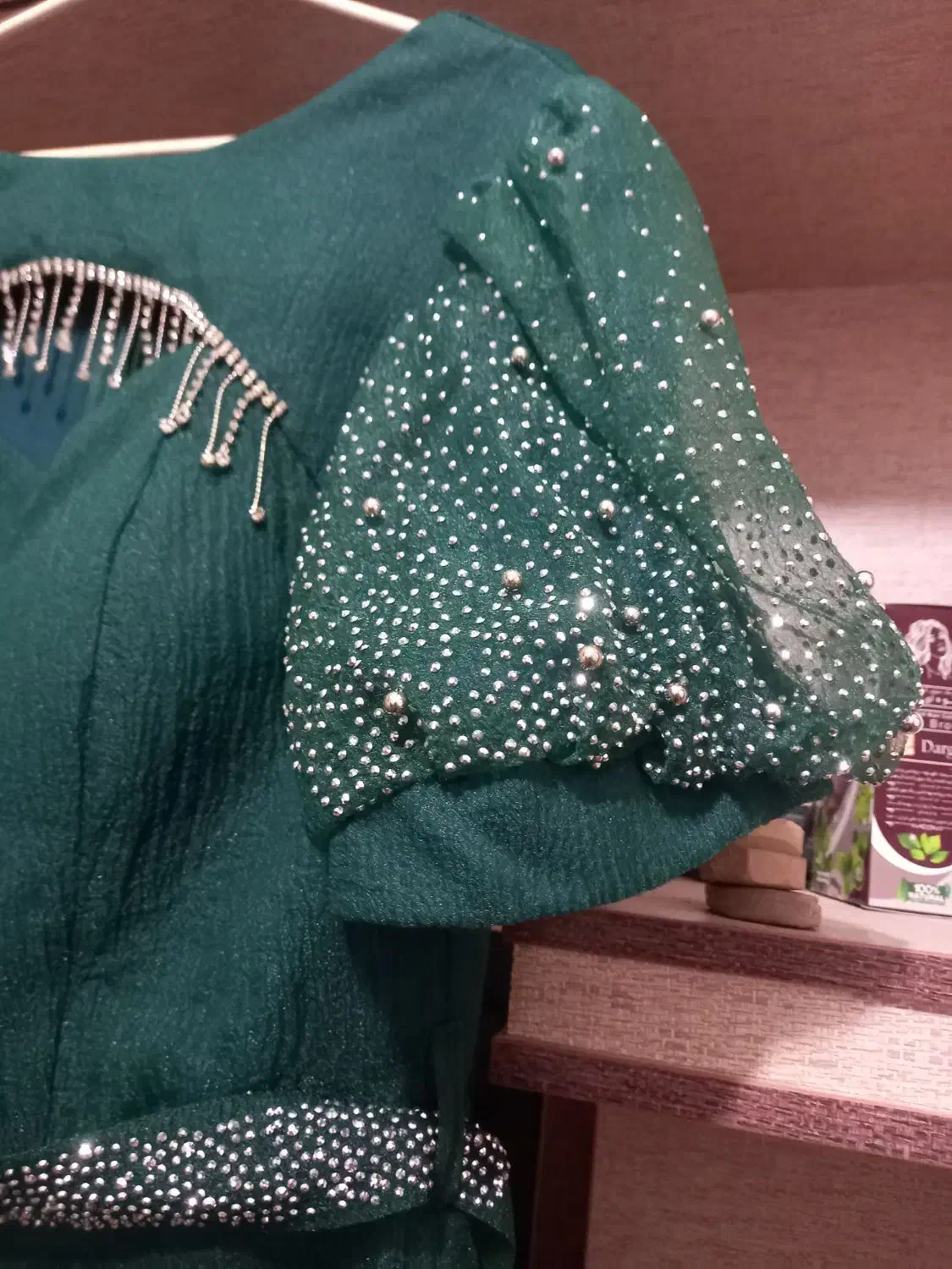 لباس مجلسی|لباس|پیر بکران, |دیوار