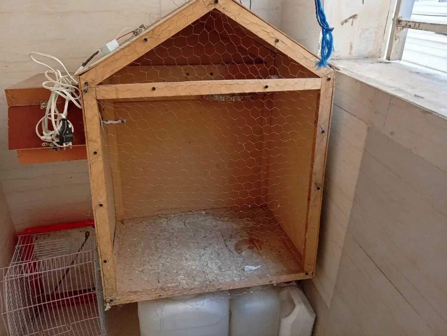 قفس چوبی|لوازم جانبی حیوانات|مشکیندشت, |دیوار