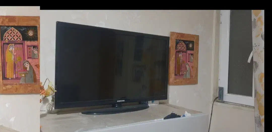السیدی۳۲ اینچ و مبلمان|تلویزیون و پروژکتور|بروجرد, |دیوار