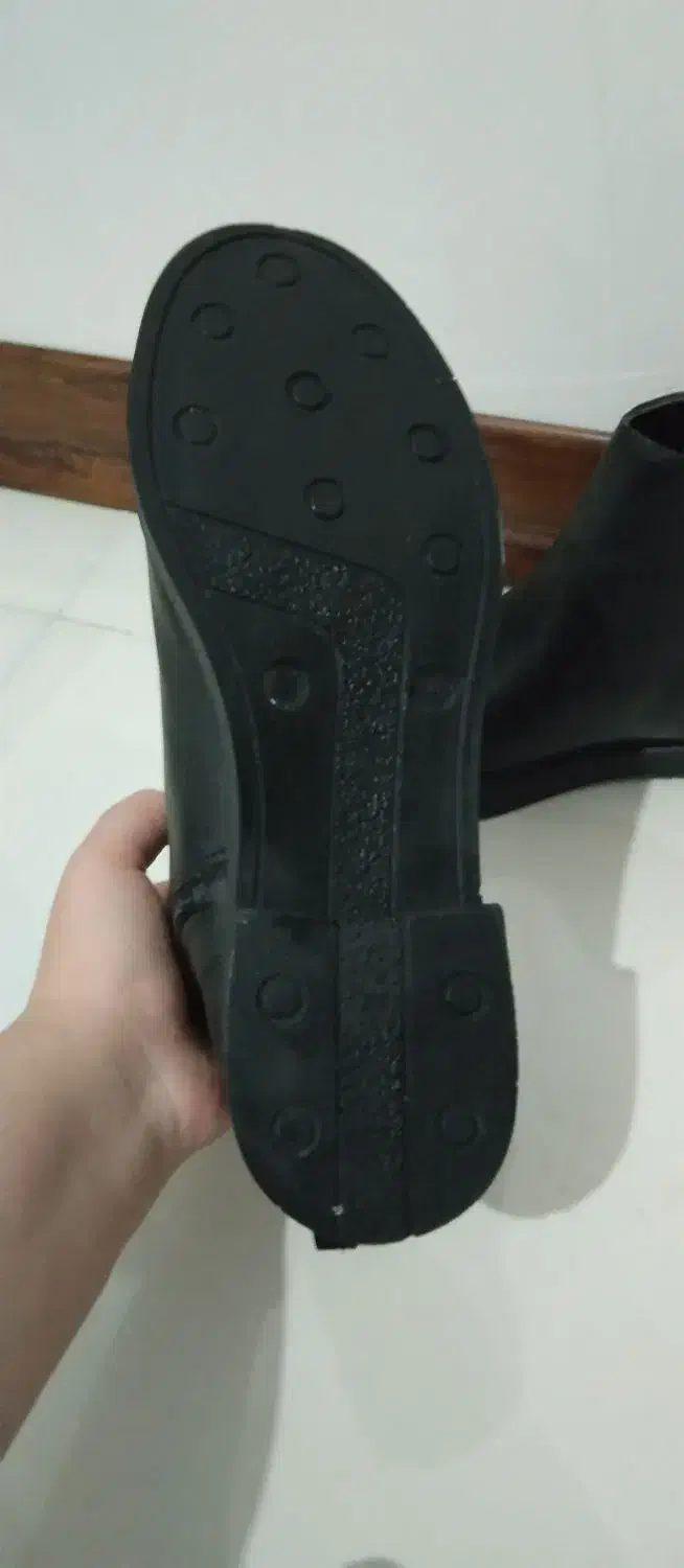 نیم پوتین|کیف، کفش، کمربند|پاکدشت, حصار امیر|دیوار