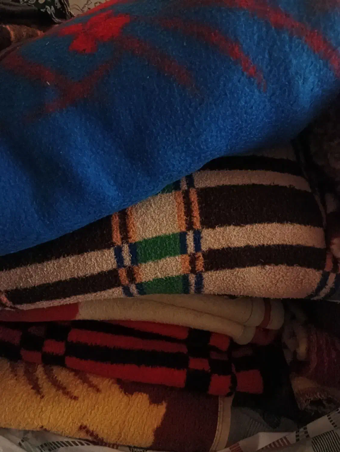 پتو قدیمی|رختخواب، بالش، پتو|مشهد, شهرک بهارستان|دیوار