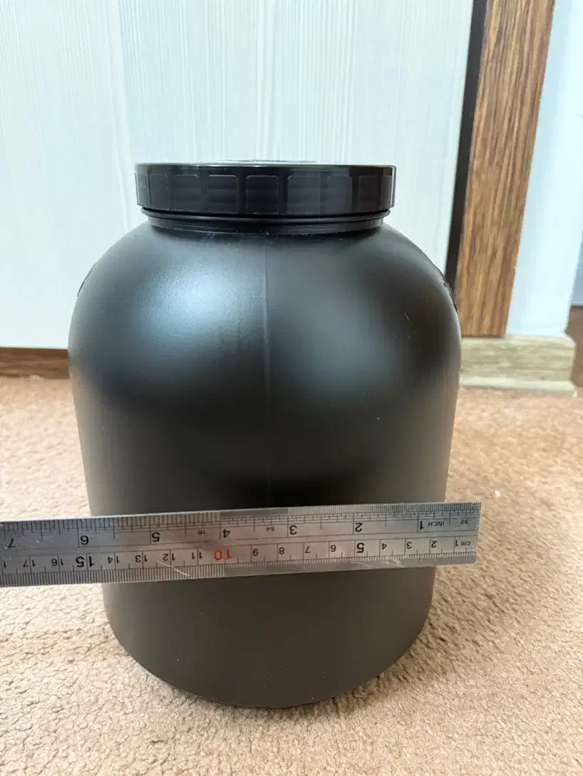 تعدادی ظرف درب دار پیچی بزرگ بهداشتی پلاستیکی|ظروف نگهدارنده، پلاستیکی، یک‌بارمصرف|نیشابور, شهرک جانبازان|دیوار