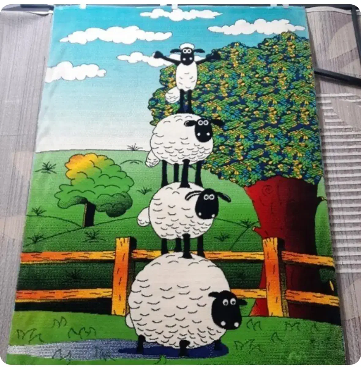 فرش کودک|فرش|اصفهان, کوی ولی عصر|دیوار