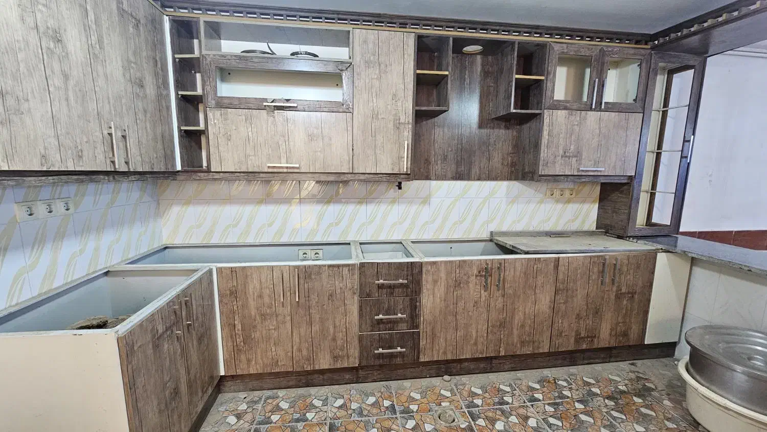 کابیت فلزی با درب mdf|مصالح و تجهیزات ساختمان|کارون, |دیوار