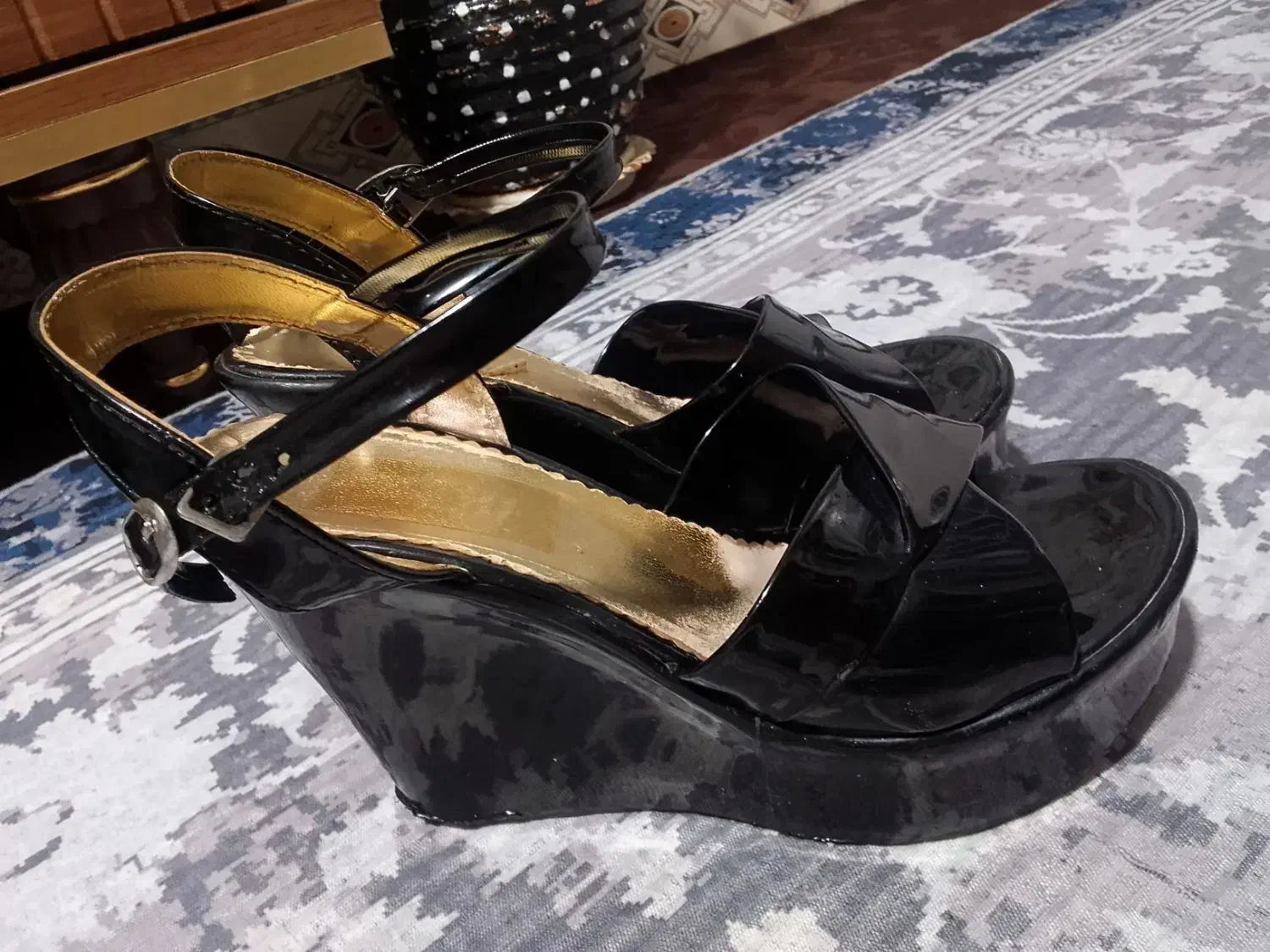 کفش|کیف، کفش، کمربند|نهاوند, |دیوار