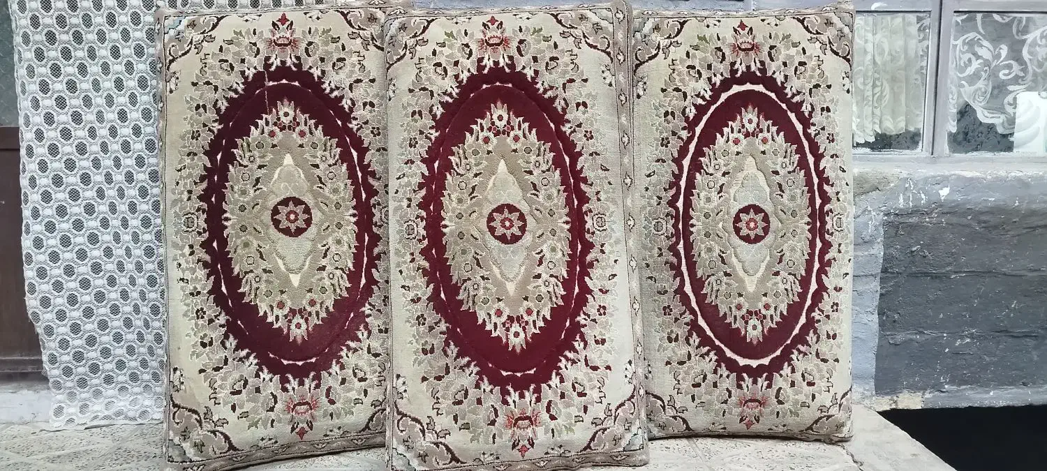 سه عدد پشتی سنتی سالم.|پشتی|تهران, شوش (باغ آذری)|دیوار