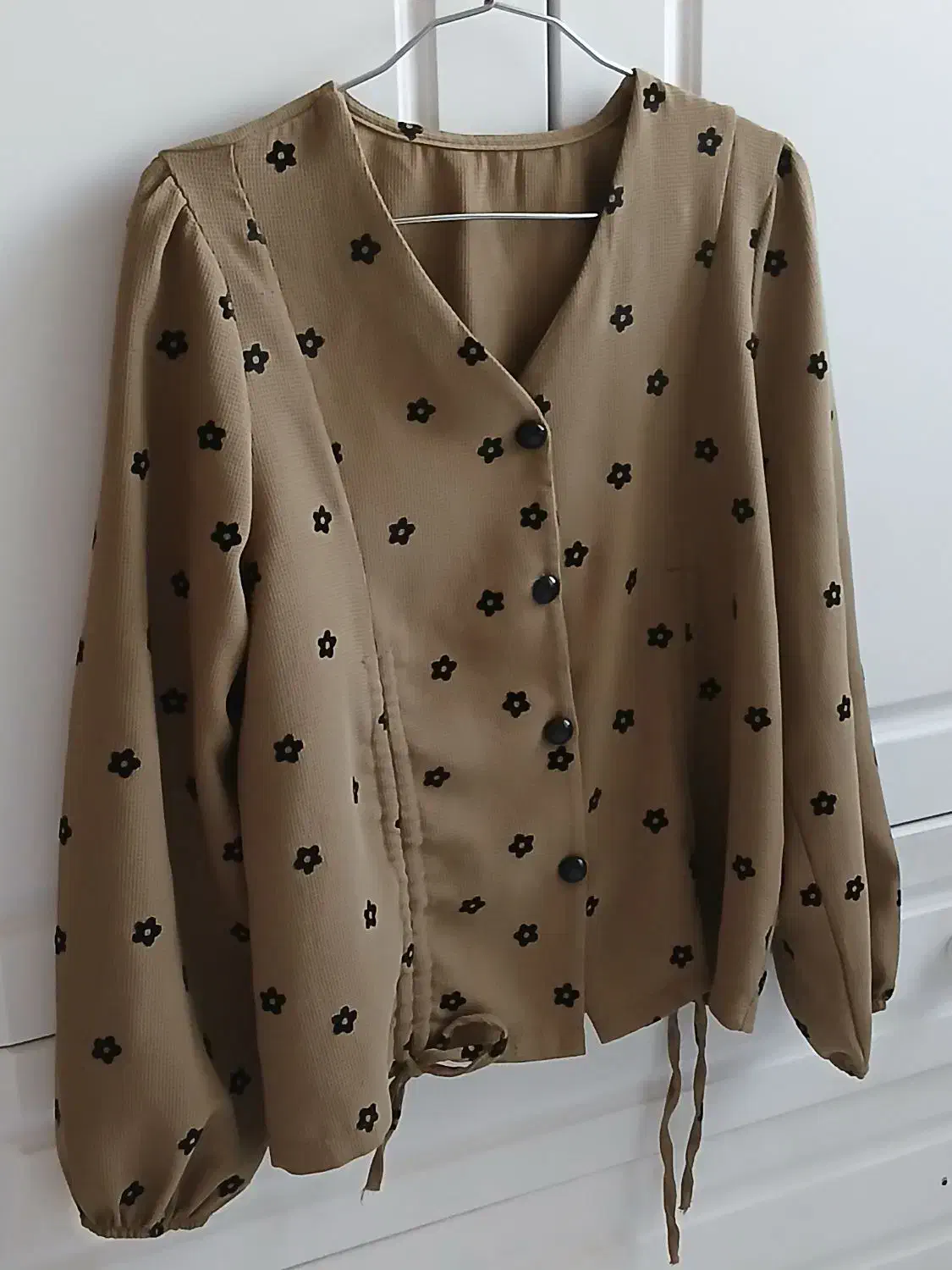 شومیز  نو|لباس|ری, جوانمرد قصاب|دیوار