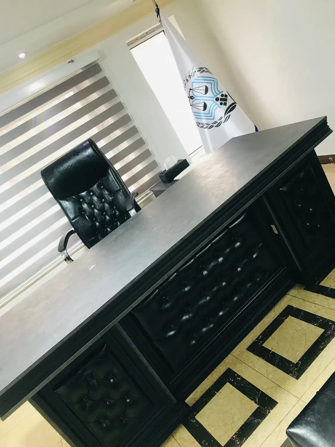 میز مدیریت ۲متر چوب و چرم به همراه ال ۴کشو|مبلمان اداری|بابل, |دیوار