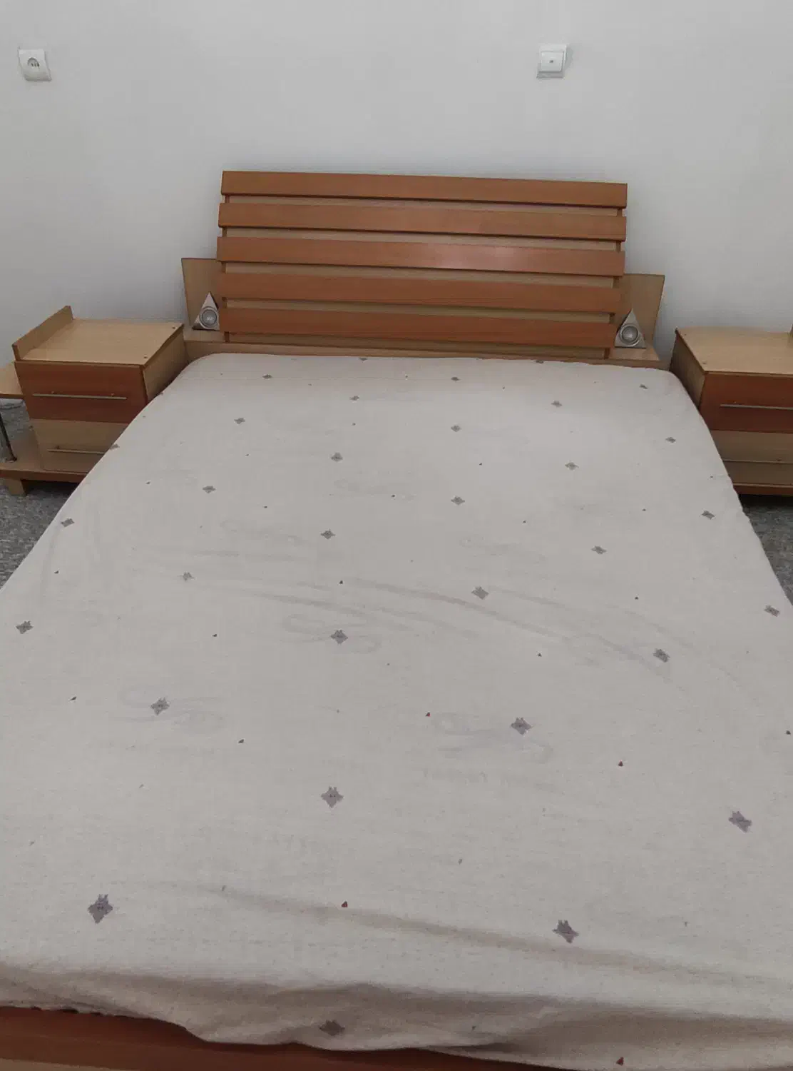 تخت خواب دو نفره به همراه دراور و پاتختی|تخت و سرویس خواب|بندرعباس, |دیوار