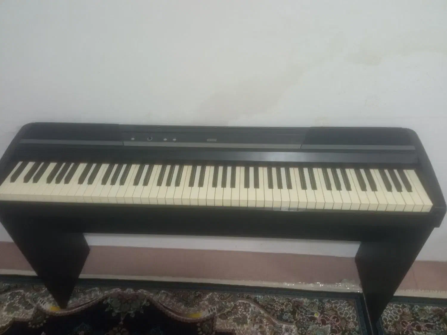 پیانو|پیانو، کیبورد، آکاردئون|مهاباد (آذربایجان غربی), |دیوار