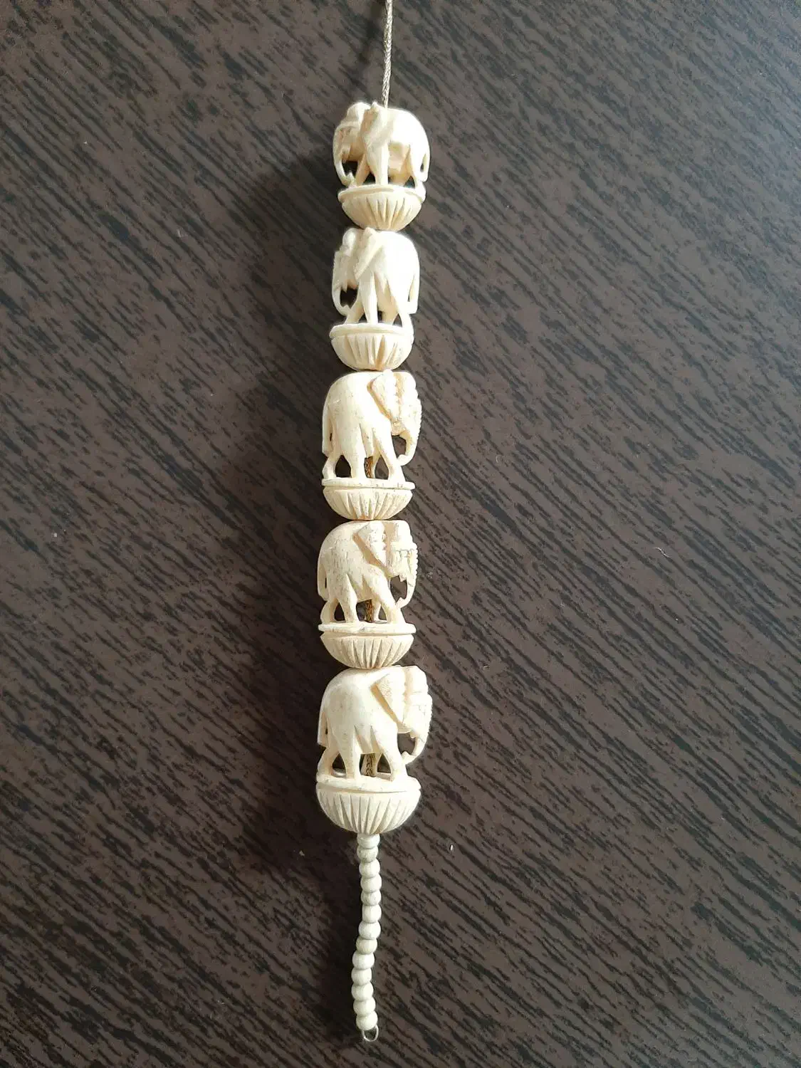 گردنبند سنگی|کلکسیون اشیاء عتیقه|چابکسر, |دیوار