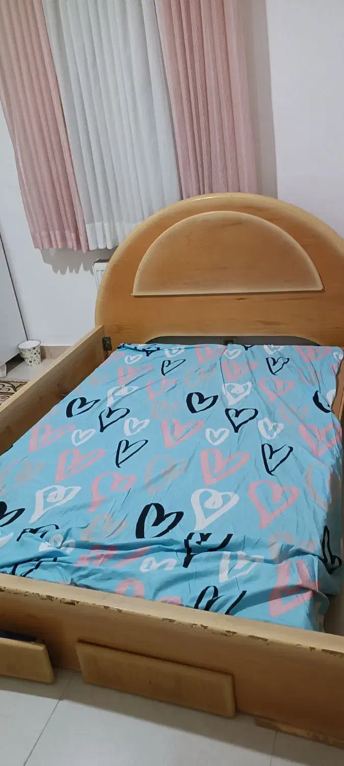 یک عدد تخت دونفره به فروش میرسد|تخت و سرویس خواب|رشت, حمیدیان|دیوار