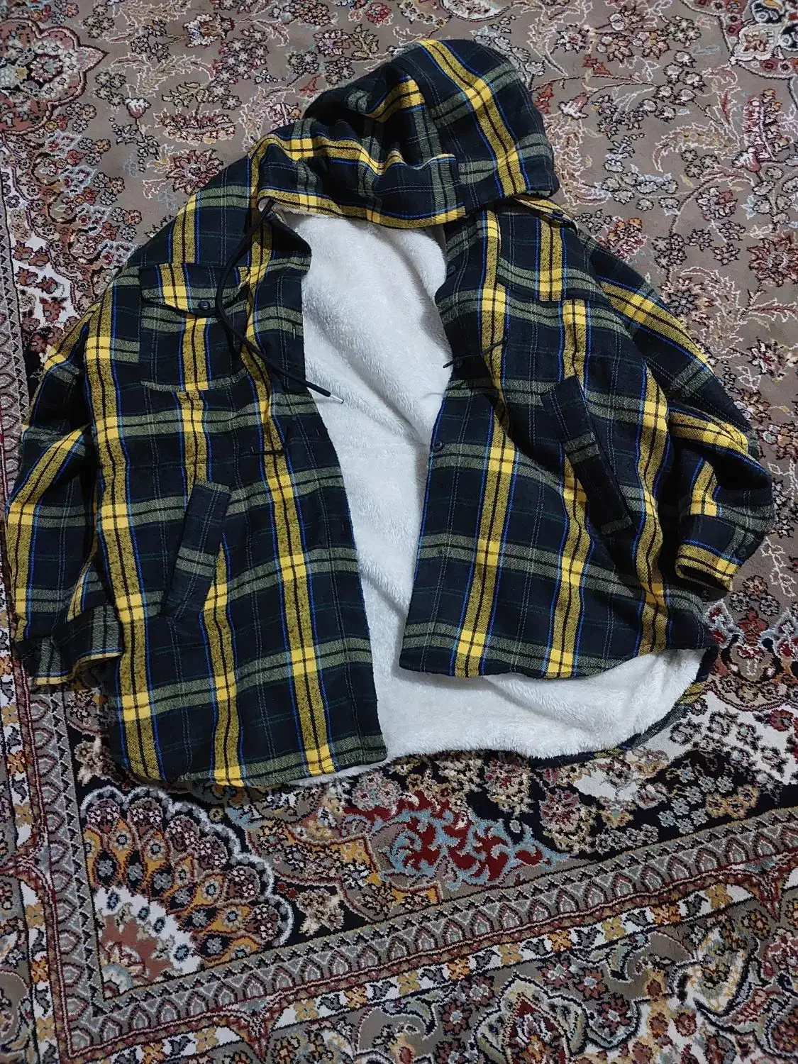 پالتو گرم|لباس|بیجار, |دیوار