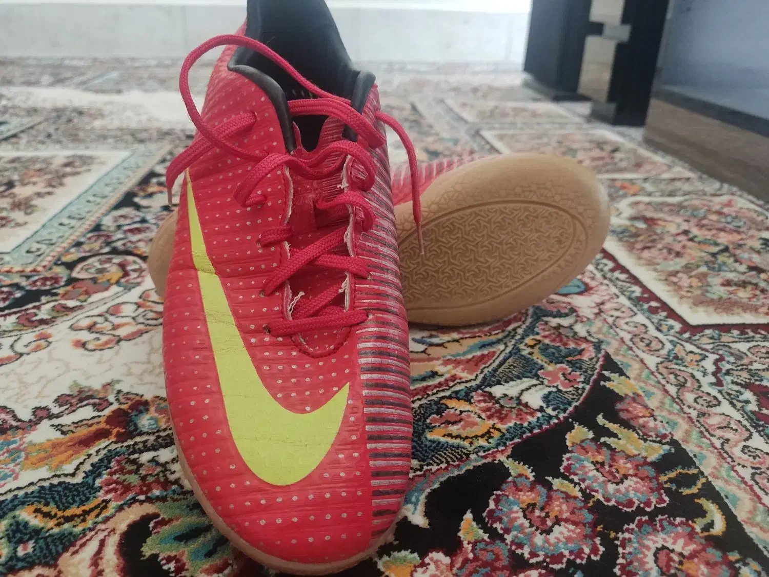 کفش فوتسال|کیف، کفش، کمربند|اصفهان, درب سیبه علیا|دیوار