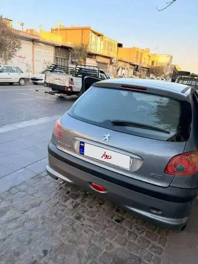 پژو ۲۰۶ کم کار در حد صفر|خودرو سواری و وانت|یزد, |دیوار