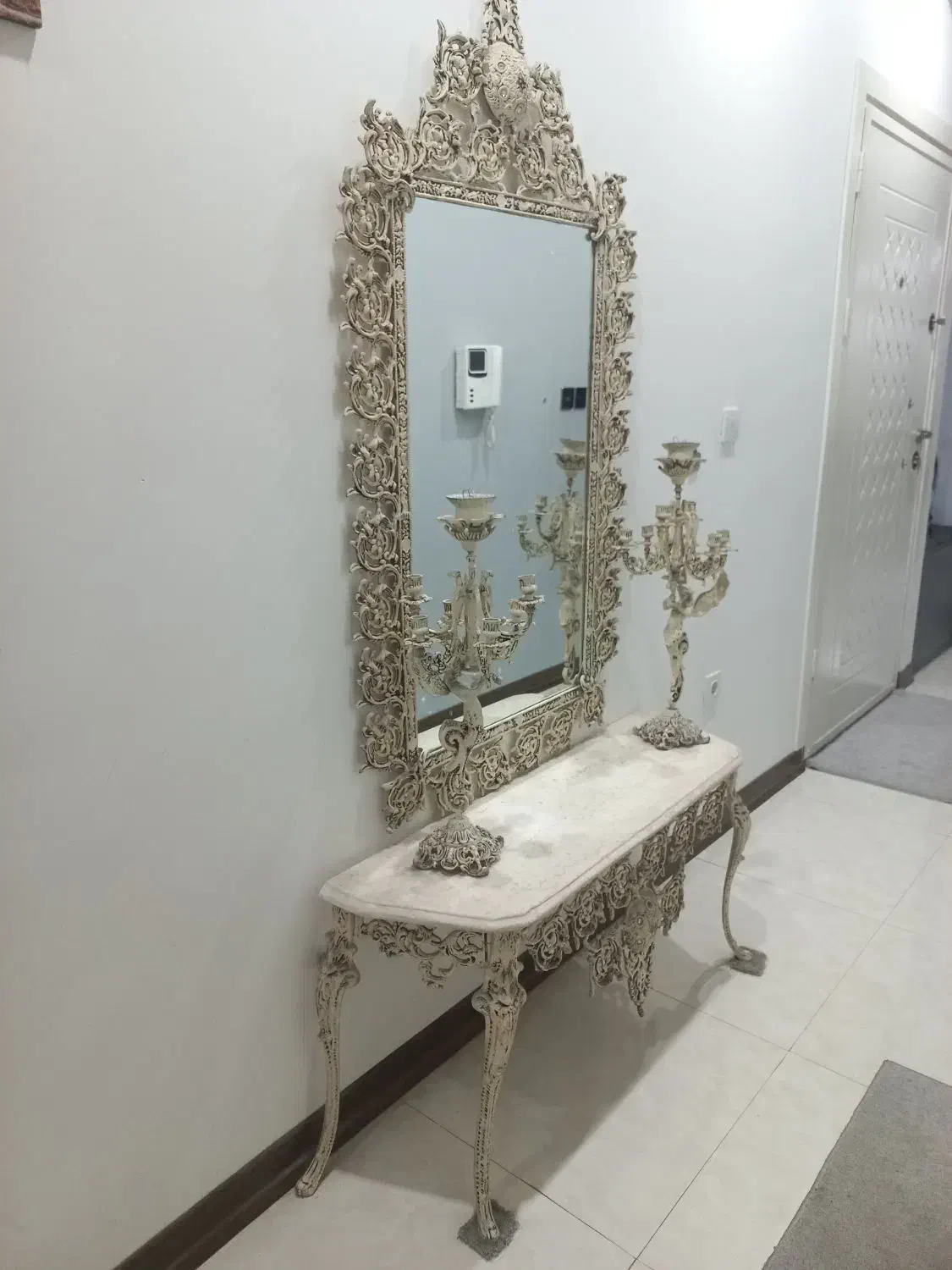 میز کنسول برنجی سلطنتی|بوفه، ویترین، کنسول|آمل, |دیوار