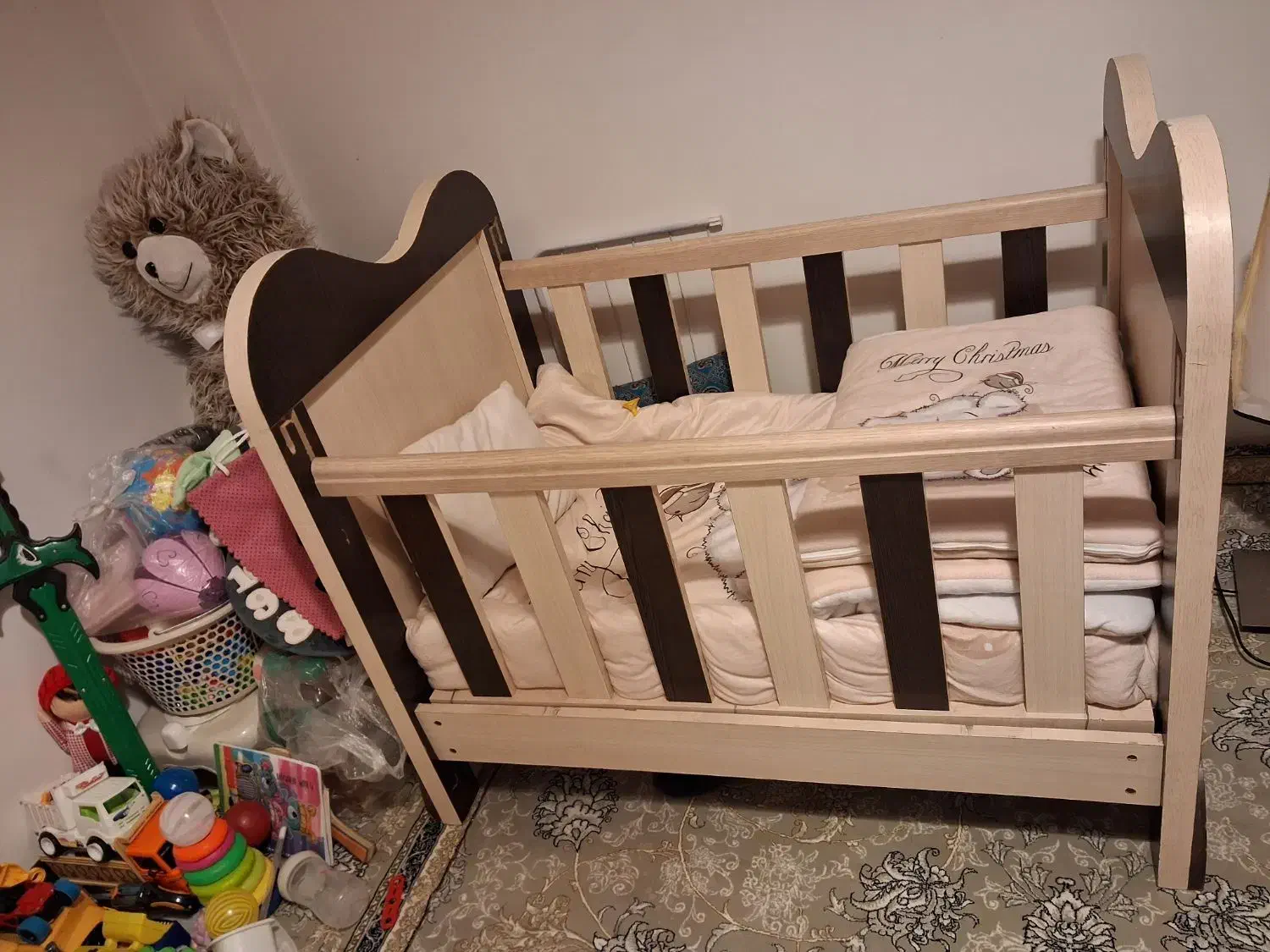 تخت نوزاد|تخت و صندلی بچه|هشتگرد, شهرک صنعتی هشتگرد|دیوار