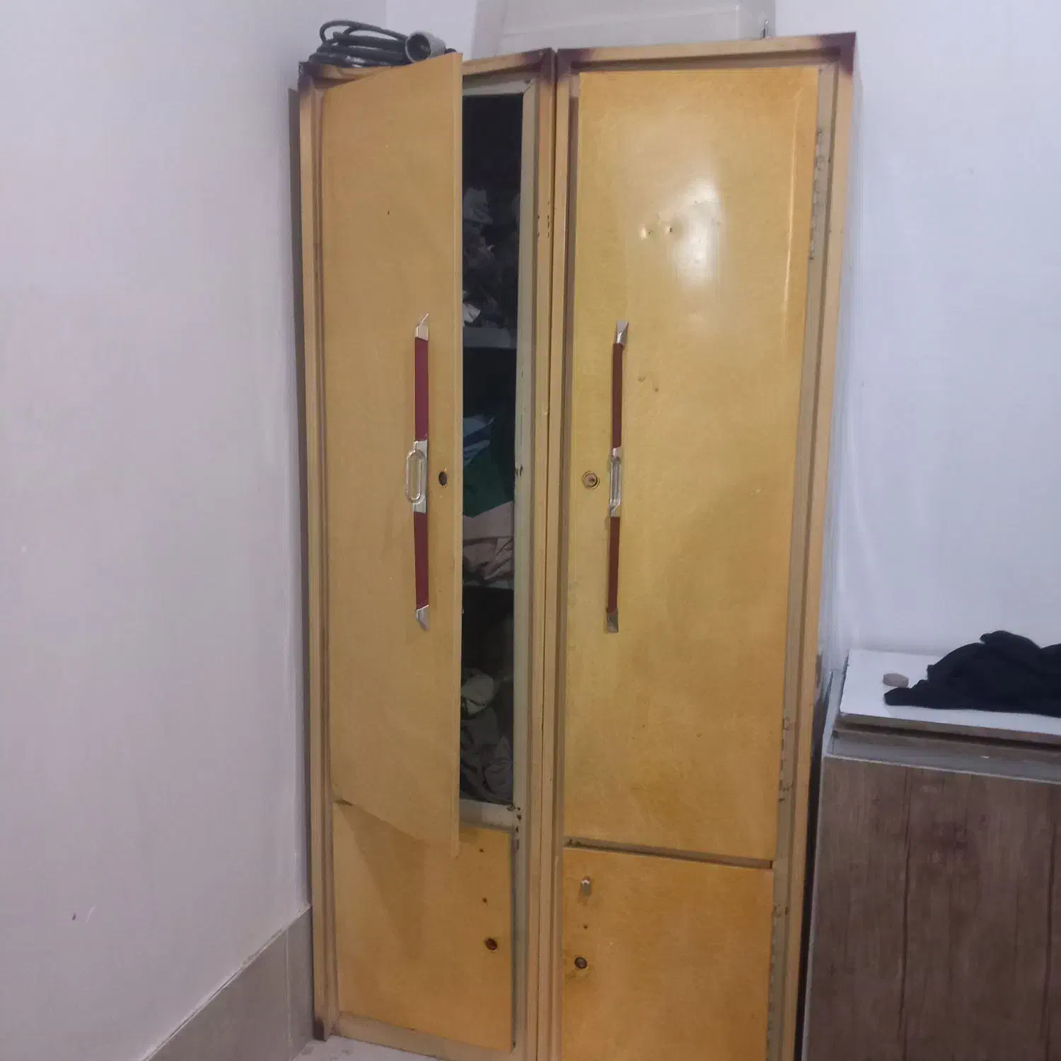 کمد آهنی و گل زیبا و ساعت|جاکفشی، کمد، دراور|زابل, |دیوار